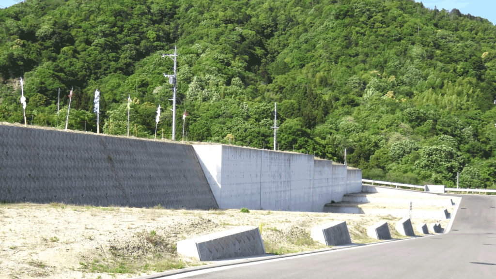 山が見える土地の写真