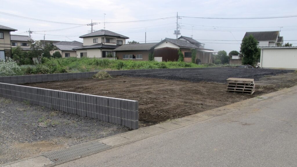 今後周辺に家が建つことを想像する必要がある土地の写真